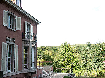 Denkmalgeschützte Mies-van-der-Rohe-Villa von 1917, Villa Urbig in Potsdam-Babelsberg, Fassaden, Terrassen, Interieur